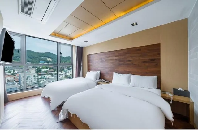 Royal, Suite, 1 Double and 1 Single Bed, Brown Dot Hotel Incheon Songdo 1/2