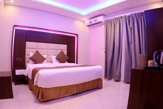 شقة بسرير مزدوج وسريرين منفصلين بغرفتي نوم بمطبخ صغير، سوات للشقق الفندقية(Swat Furnished Apartment) 2/10