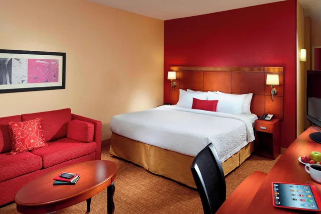 غرفة بسرير كينج، Courtyard by Marriott Birmingham Hoover 2/4