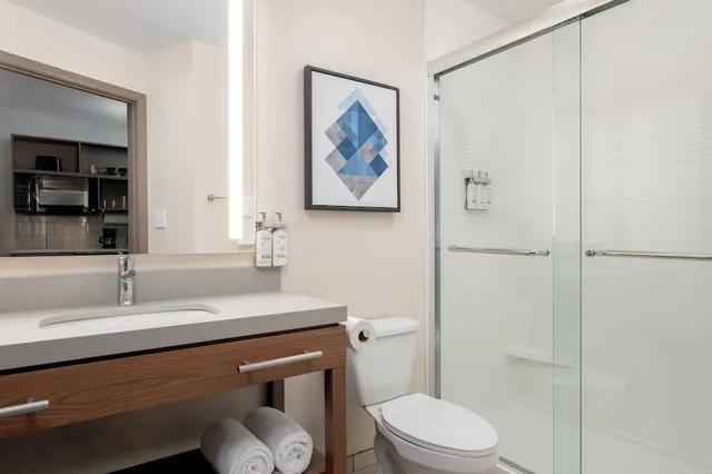 جناح بسرير كوين بغرفة نوم واحدة لذوي الإعاقة، CANDLEWOOD SUITES MOORESVILLE 4/6