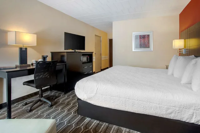 غرفة بسرير كينج، Best Western Plus Poconos Hotel 3/6