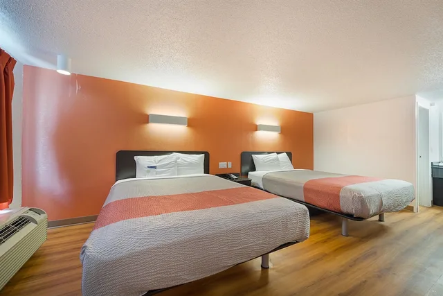 Standard, 2 Queen Beds, Smoking, Motel6 Hamburg, NY 3/5