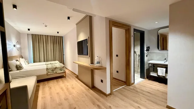 جناح عائلي بثلاثة أسرّة مع أريكة، Blue Wave Suite Hotel - All Inclusive 9/10