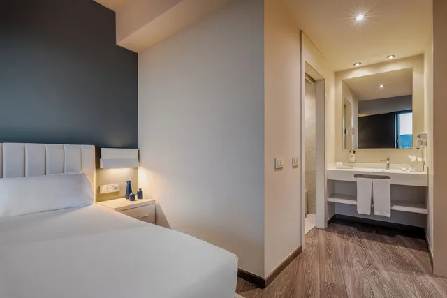 Junior Suite, Queen Bed, Sb Plaza Europa 2/9