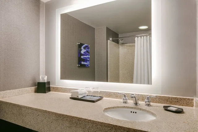 غرفة كلوب بسريرين كوين، SHERATON OVERLAND PARK HOTEL AT THE CONVENTION CENTER 4/8