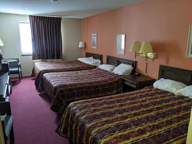 غرفة بسريرين مزدوجين، Super 8 By Wyndham Shelbyville 1/4