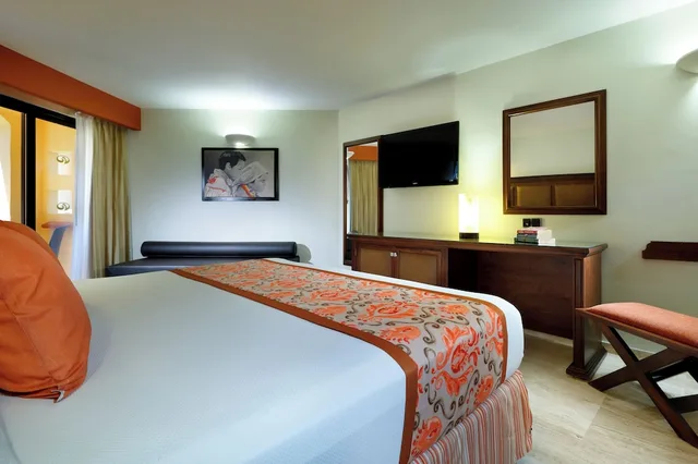 Deluxe, Single, 2 Double Beds، Grand Palladium Vallarta Resort Spa All Inclusive 1/5