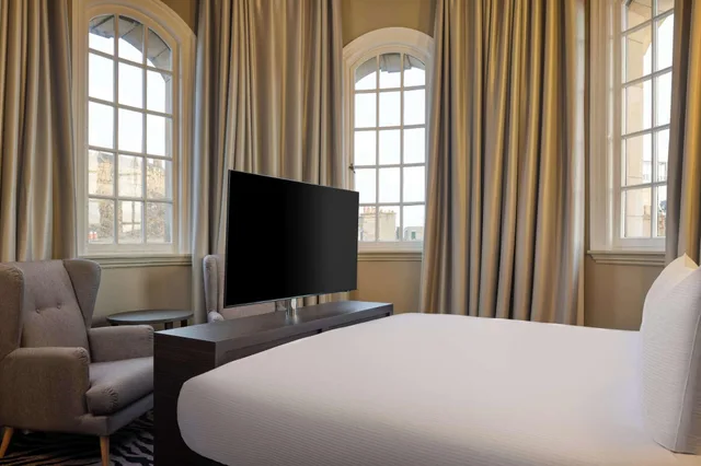 1 Bedroom, Suite, Castle View، Doubletree By Hilton Edinburgh City Centre 2/5