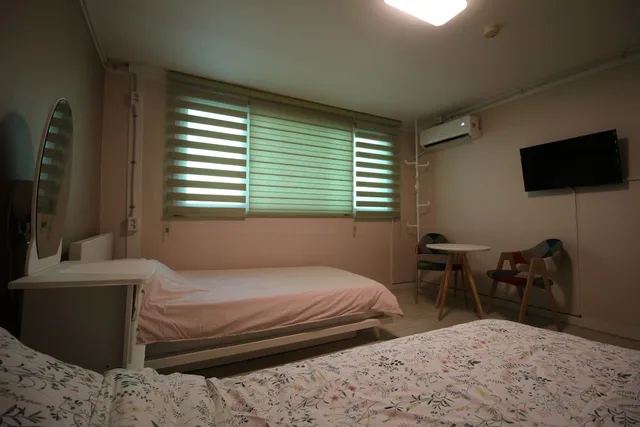 Deluxe, Twin Beds, Bunk Bed, Bunk Guest House - Hostel 2/3