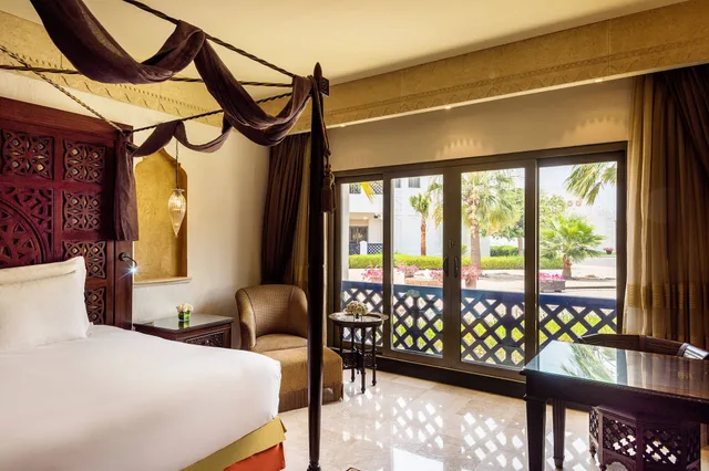 جناح ديلوكس بإطلالة على البحر بغرفة نوم واحدة، Sharq Village & Spa, a Ritz-Carlton Hotel 1/4