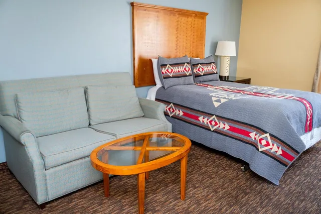 غرفة بسرير كوين، Columbia Gorge Inn 2/2