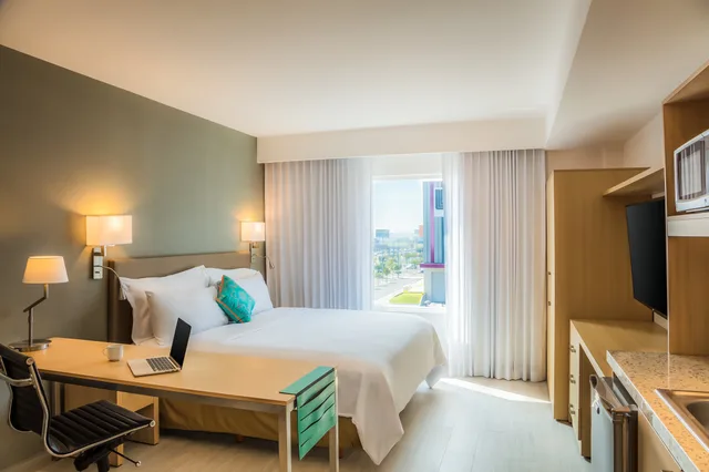لوفت، Fiesta Inn Monterrey La Fe 2/2