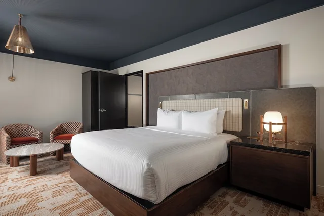 1 Bedroom, Tower, Suite, King Bed، The Southlake Hotel 5/10