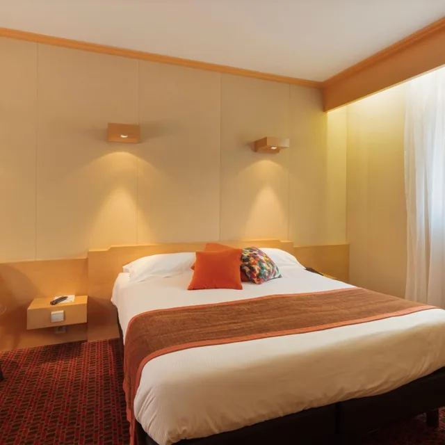 غرفة عائلية، Hotel The Originals du Beryl Lons-le-Saunier - Restaurant Le Loft 1/6