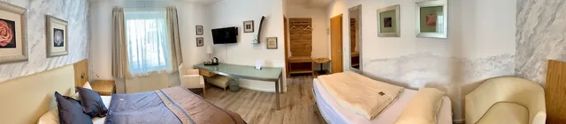 Family, 1 King and 1 Single Beds, Boutique Hotel Goldene Henne 6/7