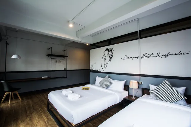 غرفة سوبيريور ثلاثية بسرير كوين وسرير فردي، B Y Hotel Kanchanaburi 1/5