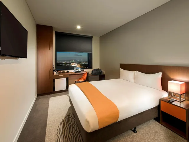 Standard, King Bed, Queen Bed, ibis Brisbane Airport Hotel 3/5