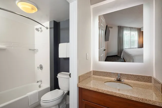 جناح بسريرين كوين مع أريكة، Residence Inn By Marriott Whitby 3/5