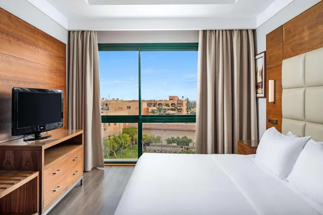 جناح جونيور تنفيذي بسرير مزدوج، Hilton Pyramids Golf Resort 1/6