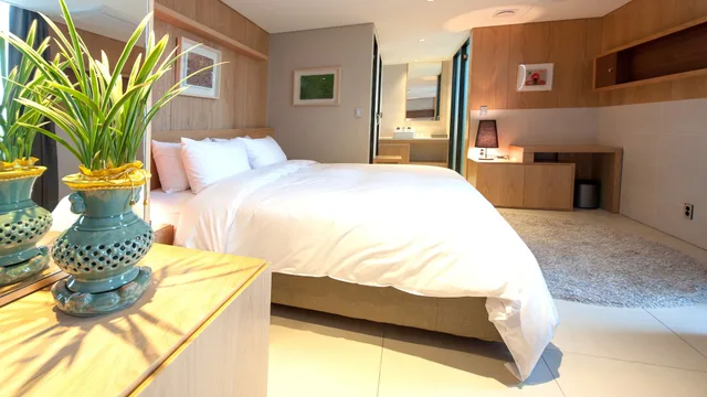 Deluxe, Queen Bed, Hotel Rian 2/5