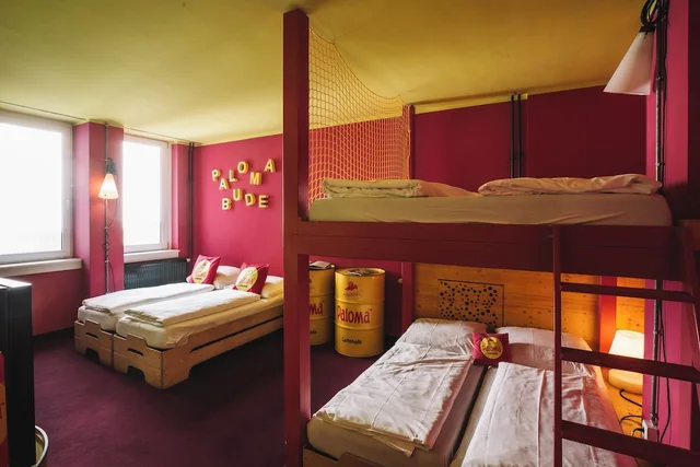 Bure, 1 Double and 4 Single Beds, Superbude St Georg 2/9