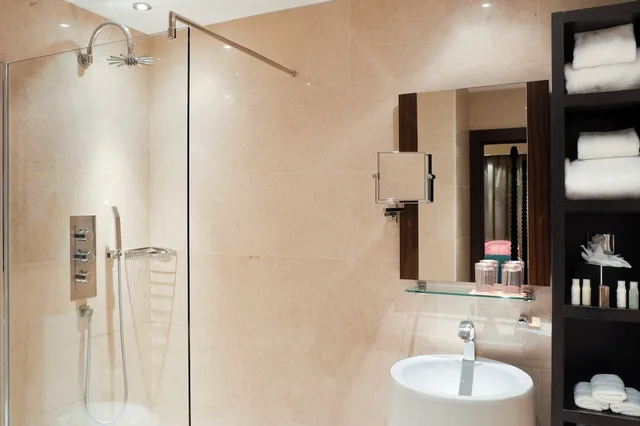 غرفة قياسية بسرير كينج بإطلالة على المدينة، Hotel Indigo London - Tower Hill by IHG 4/5