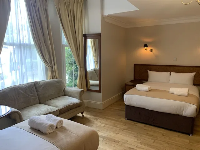 غرفة سوبيريور بسرير مزدوج وسرير فردي، Beech Mount Hotel 1/3