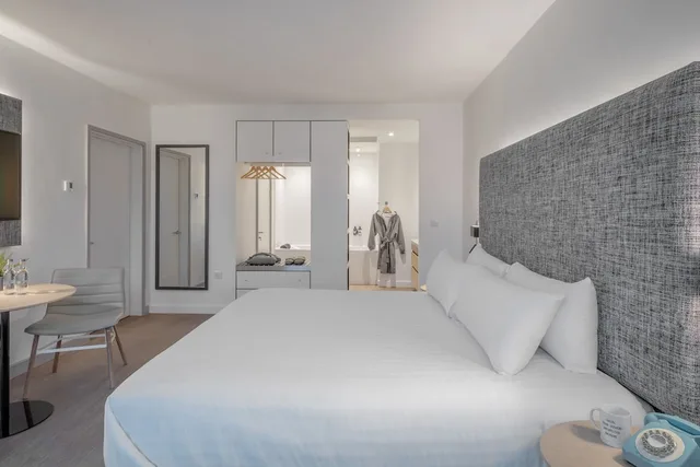 Town House, King Bed, Sofa، INNSIDE Newcastle 3/6