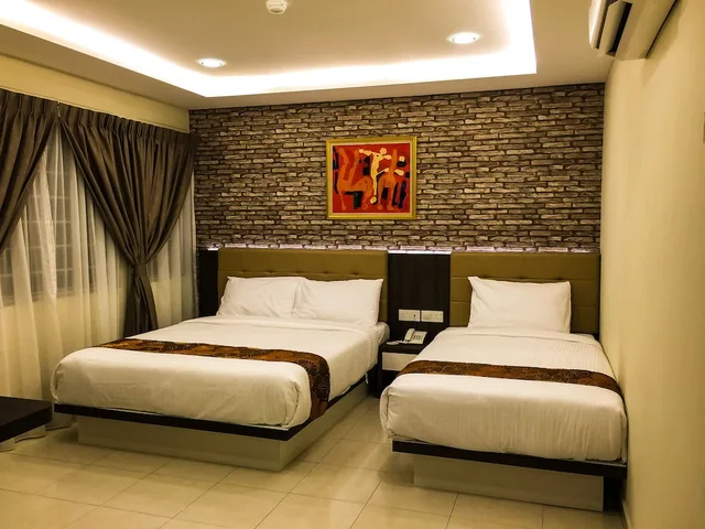 غرفة بريميير ثلاثية بسرير كينج وسرير فردي، Louis Hotel 1/3
