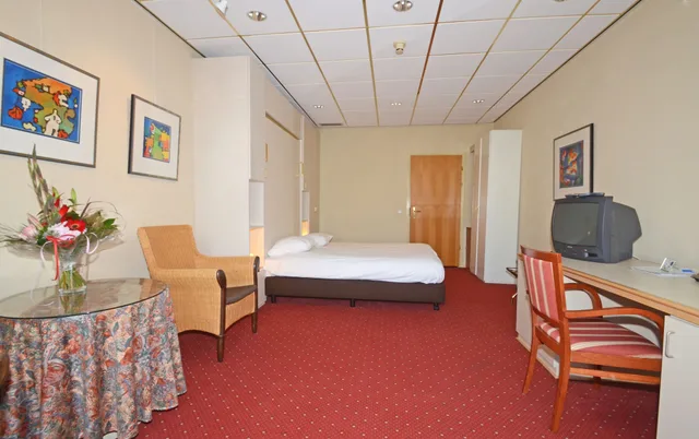 Family, Twin Beds, Sofa, Fletcher Hotel-Restaurant Langewold 4/6