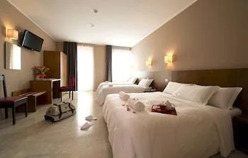 غرفة كلاسيكية رباعية، OASI VILLAGE HOTEL 1/1