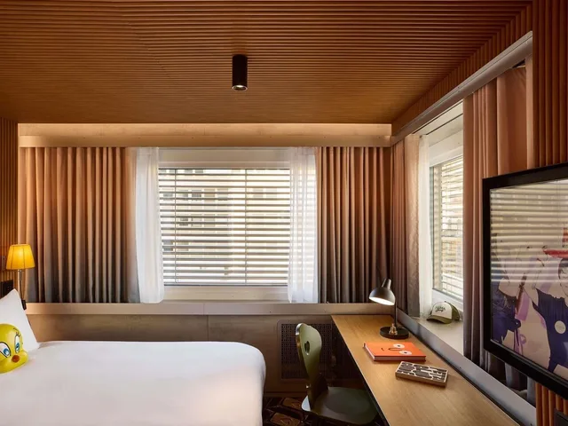 Mama, Medium, Double Bed، Mama Shelter Zurich 2/9