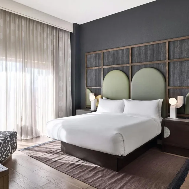 جناح كلوب بسرير كينج، Renaissance Phoenix Glendale Hotel And Spa 4/10