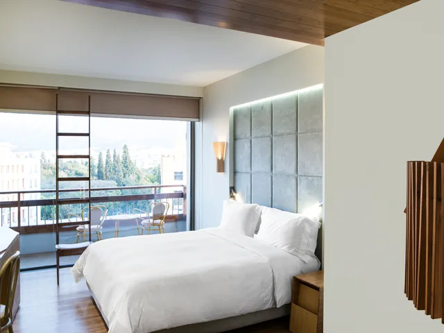 استوديو، New Hotel 2/6