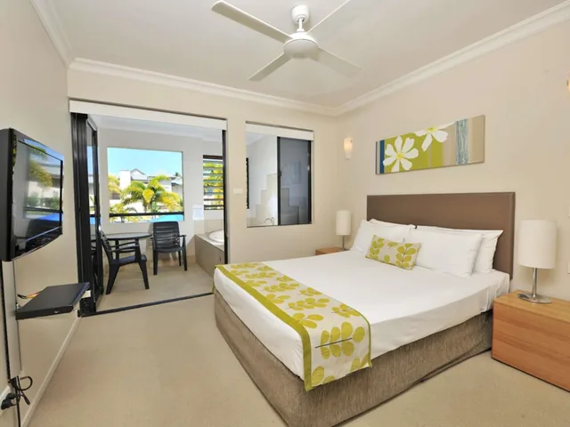 غرفة بسرير كينج، Mantra Heritage Port Douglas 1/5