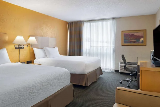 غرفة ديلوكس بسريرين كوين بإطلالة على الفناء، Ramada by Wyndham Tucson 3/5