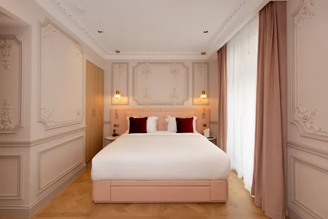 استوديو تنفيذي بسرير كوين، Le Triomphe Paris 1/5