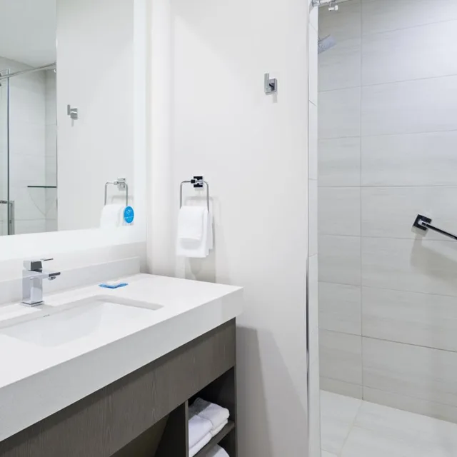 جناح بسرير كوين مع أريكة، Hyatt House Jersey City 3/3