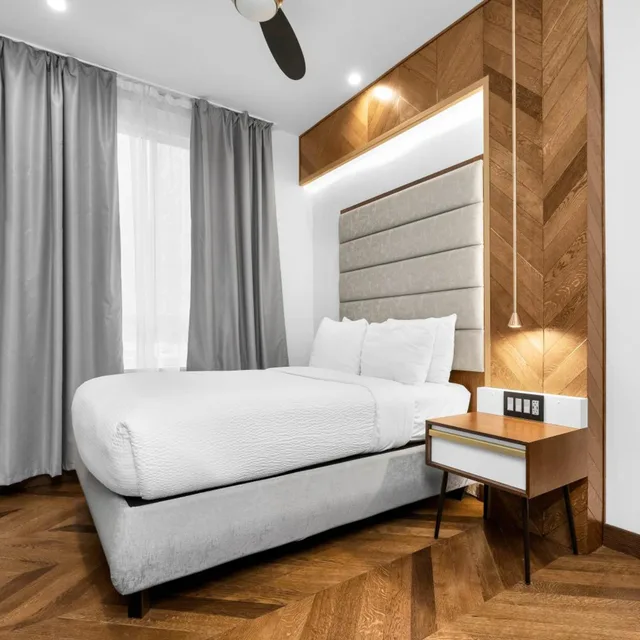 Standard, Hotel 32One 1/10