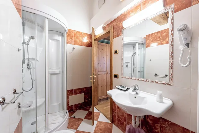 غرفة كلاسيكية بسريرين منفصلين، Schloss Hotel & Club Dolomiti 5/5