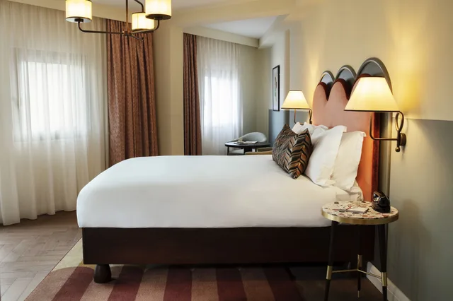 Cozy, Residence, Queen Bed, The Hoxton Charlottenburg 3/4