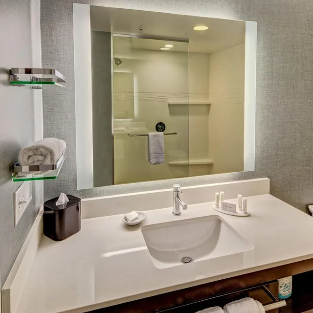 استوديو بسرير كوين، Residence Inn Blacksburg University 2/2