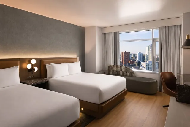 غرفة بسريرين كوين في طابق مرتفع، Hyatt Regency Denver 1/10