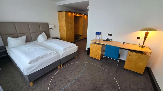 جناح جونيور عائلي، Hotel Am Terrassenufer 8/13