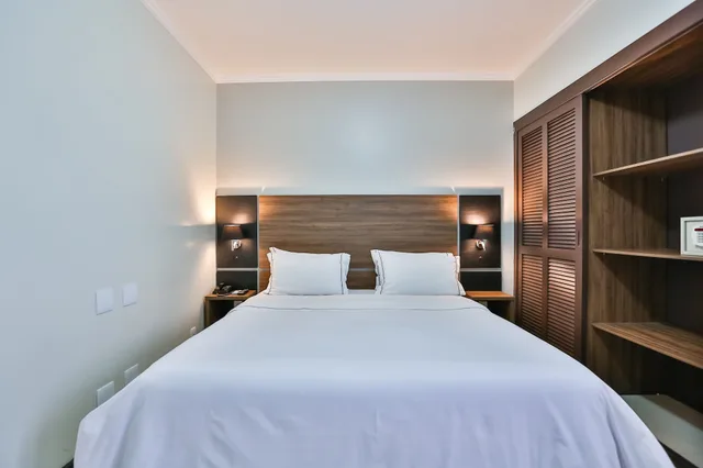 Deluxe, Queen Bed, Wyndham Golden Foz 2/4