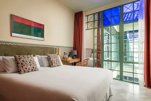 غرفة أساسية ثلاثية بسرير كوين وسرير فردي، Hotel Abril 1/4
