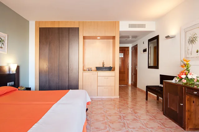 غرفة بإطلالة على الحديقة بشرفة، Hotel LIVVO Lago Taurito 4/10