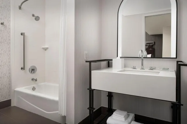 غرفة بسرير مزدوج بإطلالة، Courtyard By Marriott San Diego Downtown 5/6