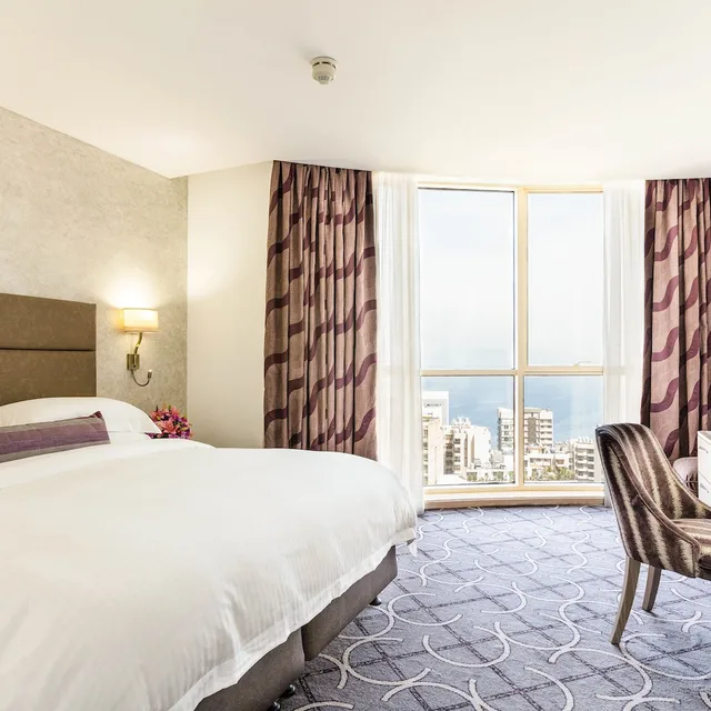 Ambassador, Suite, King Bed, Sea View، Gefinor Rotana Hotel Beirut 2/5