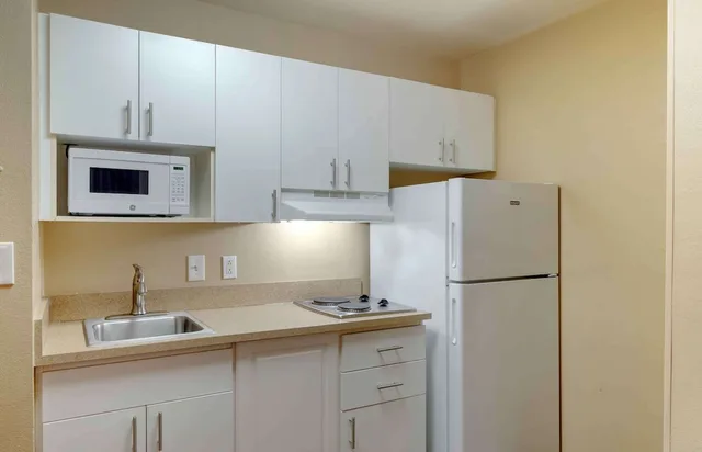 Deluxe, Studio, King Bed, Sofa, Extended Stay America Select Suites Atlanta Buckhead 3/5